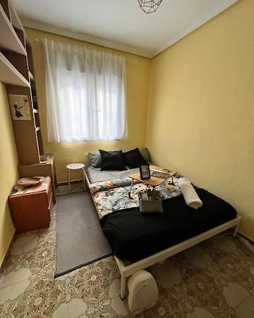 ולנסיה Gemuetliches Zimmer "Gold" Fuer 2 Personen Und Katzenliebhaber מראה חיצוני תמונה
