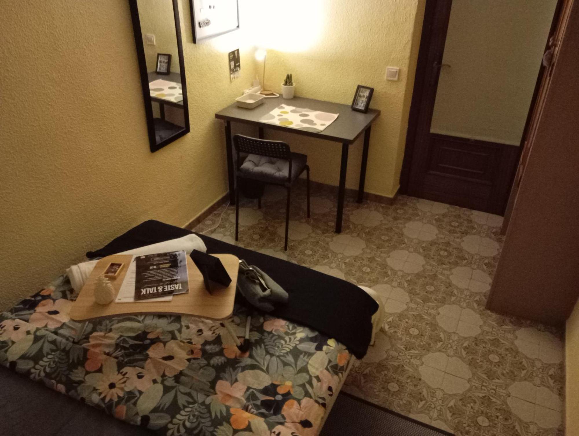ולנסיה Gemuetliches Zimmer "Gold" Fuer 2 Personen Und Katzenliebhaber מראה חיצוני תמונה